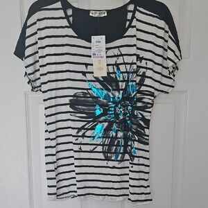 Agenda Black and White Graphic Short Sleeve Tee